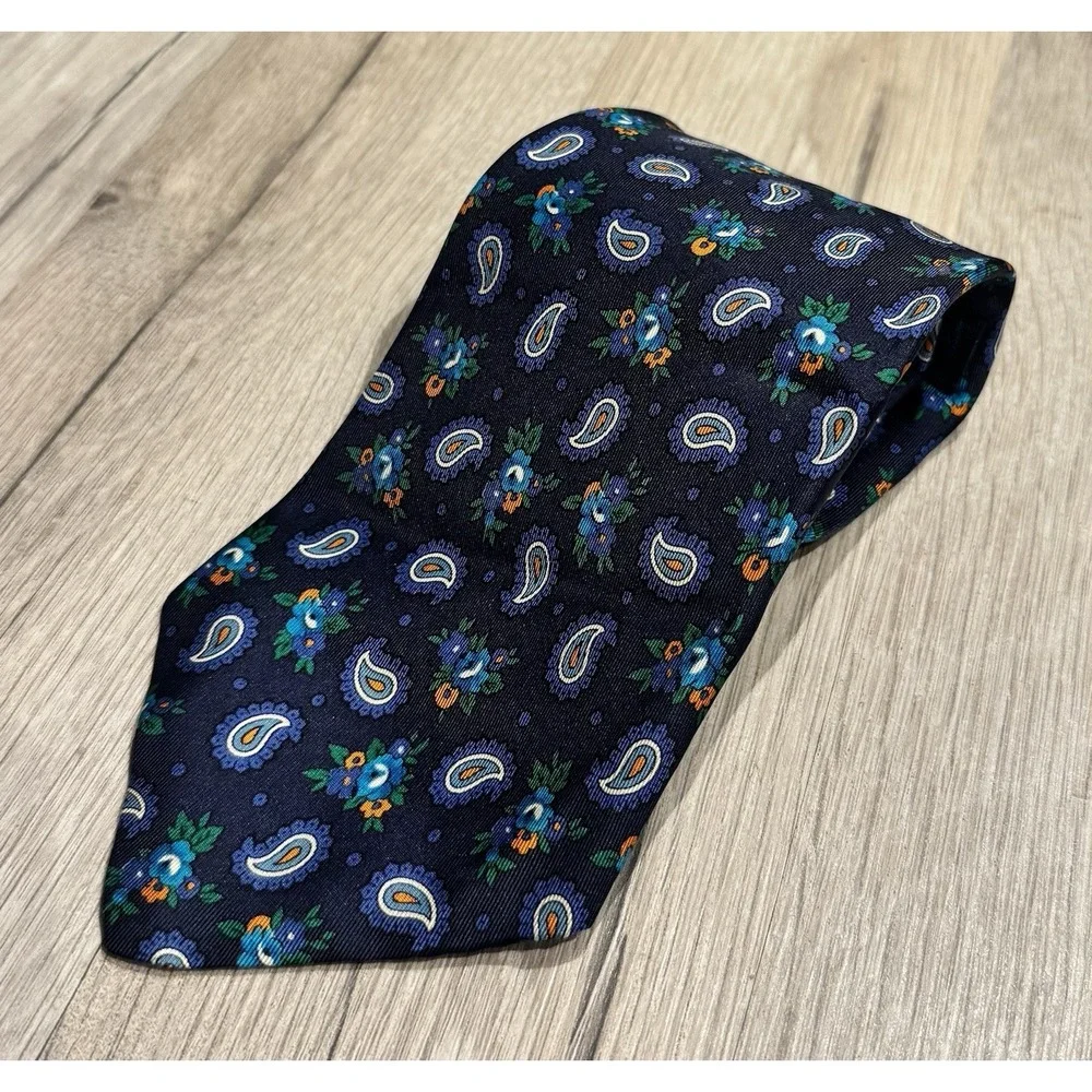 Vintage Burberrys 100% Silk Navy Blue Paisley Floral Pointed Men's Tie